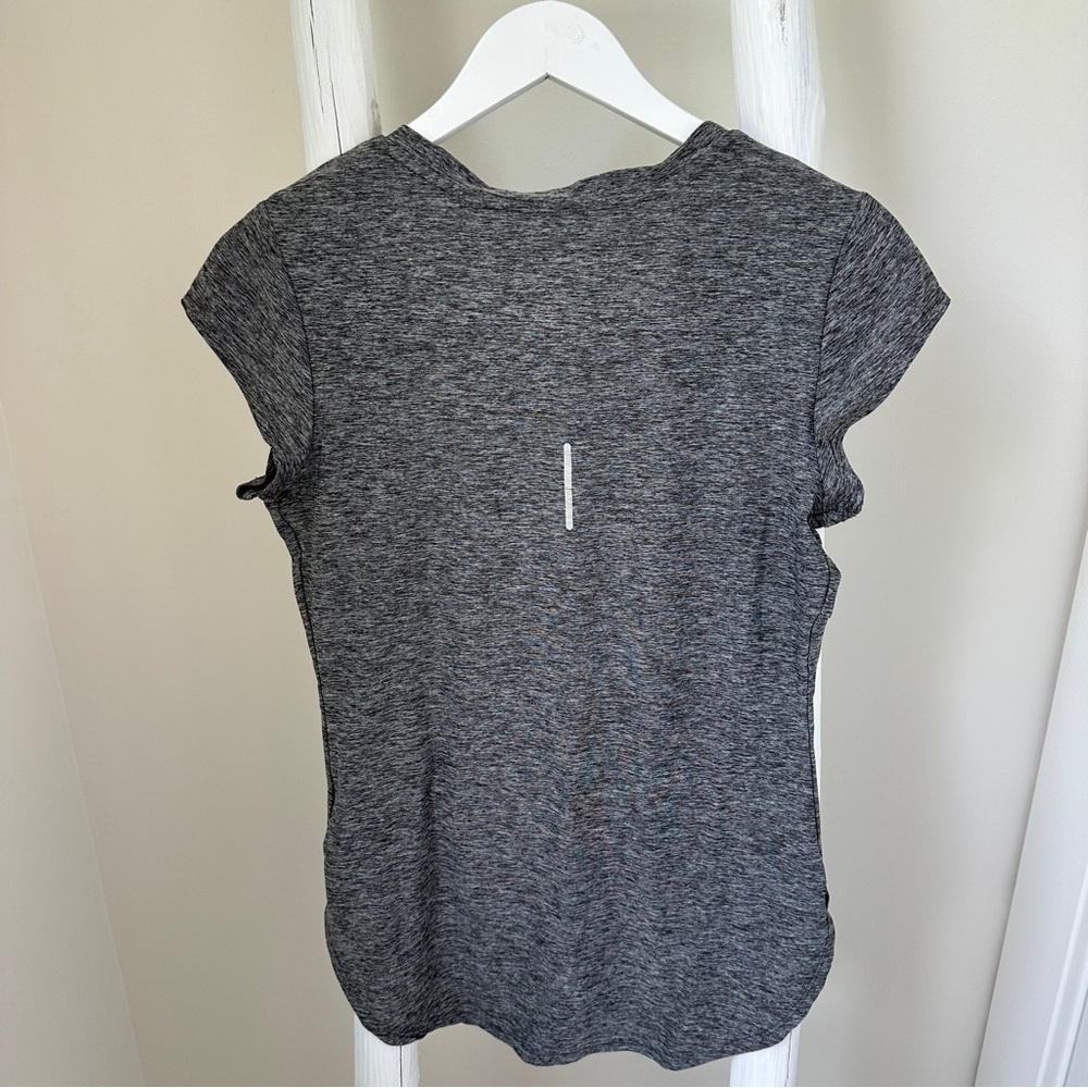 Reebok Heathered Gray Athleisure Short Sleeve Top Size Small - Picture 2 of 8